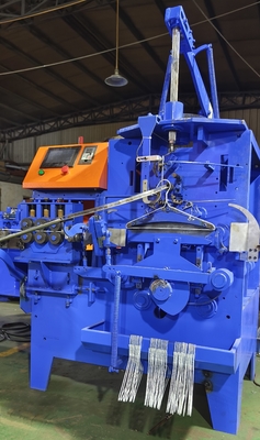 Alta velocità automatico PVC rivestito filo di lavanderia appendiabiti macchina di produzione PLC e controllo inverter alta precisione