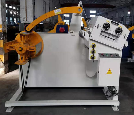 Rotolo dello scaffale che forma macchina