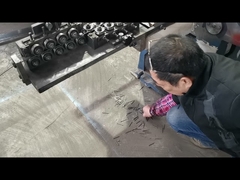 Macchina per la fabbricazione di mandrini per rivetti ciechi